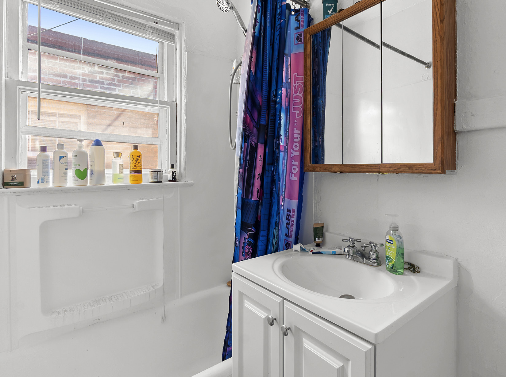 Well equipped kitchen with ample cabinet storage